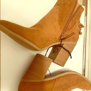 Women’s Universal Thread Clare Tassel Heeled.